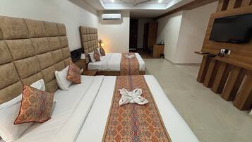 Maharaja Family Suite | Desk, laptop workspace, free WiFi