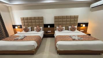 Desk, laptop workspace, free WiFi