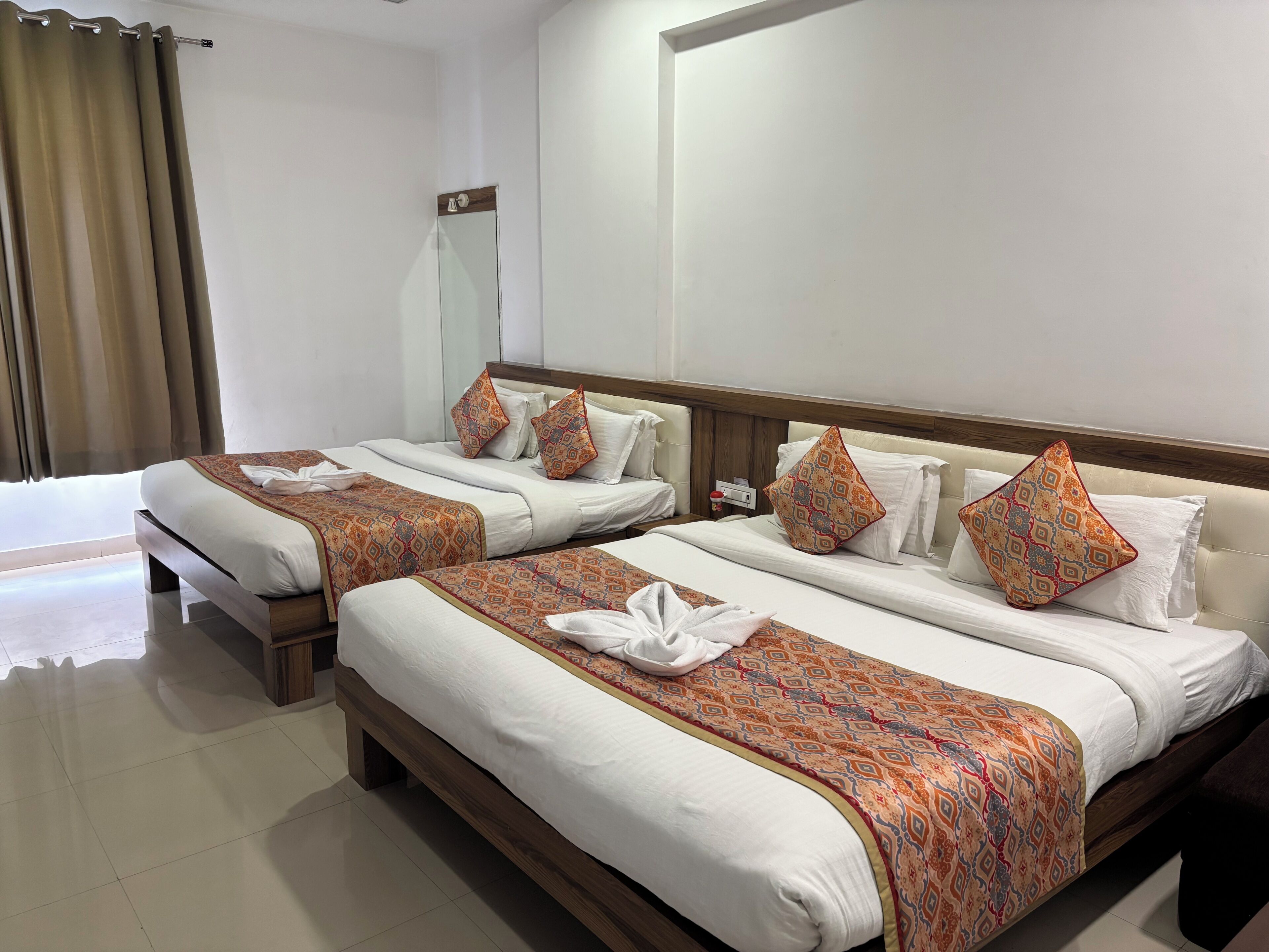 Family Deluxe Room | Desk, laptop workspace, free WiFi