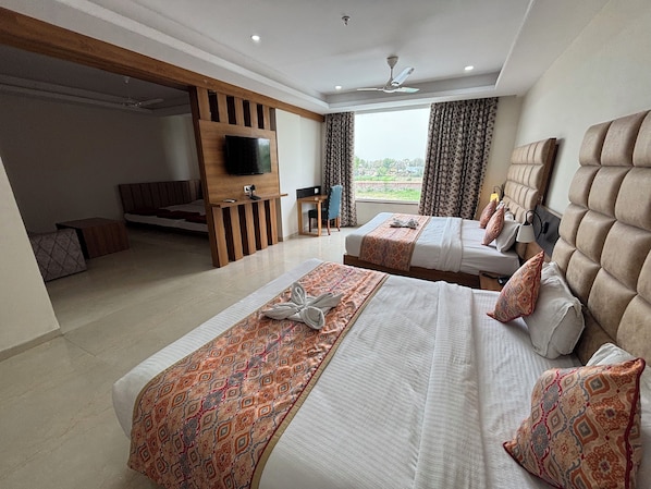 Maharaja Family Suite | Desk, laptop workspace, free WiFi