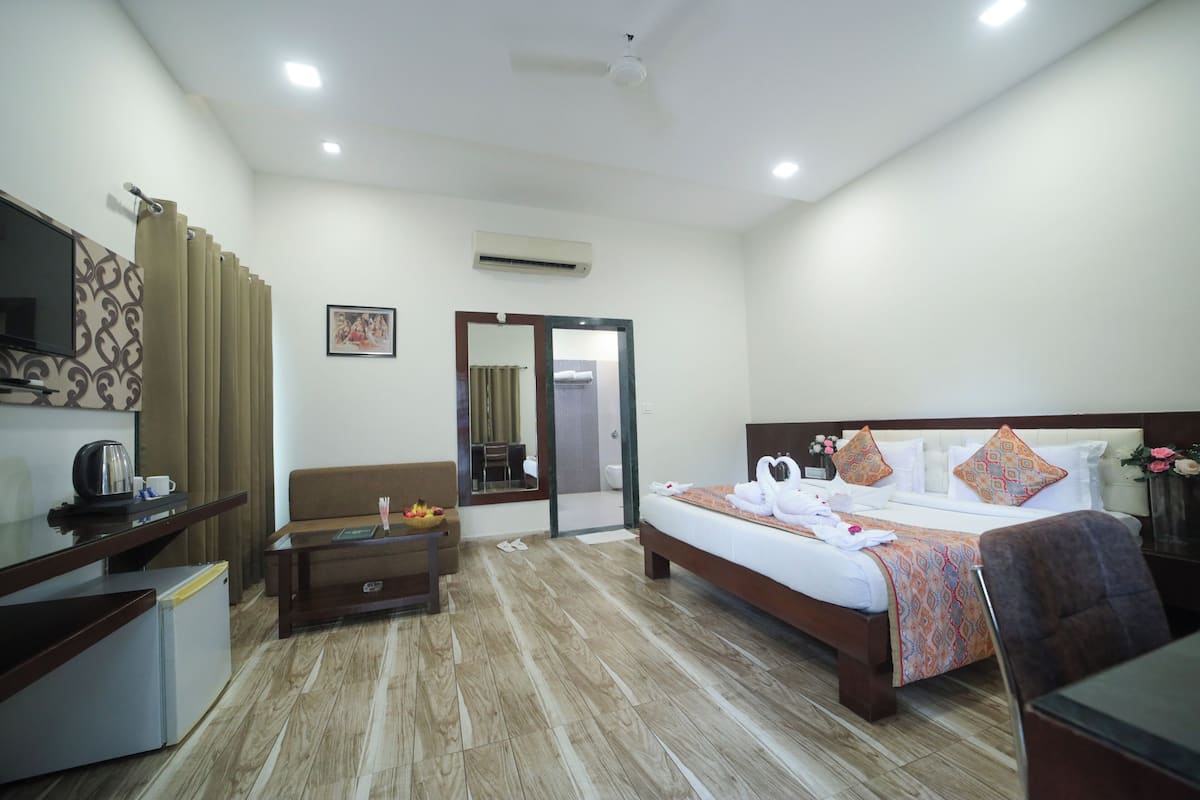 Super Deluxe Room | Desk, laptop workspace, WiFi (free)