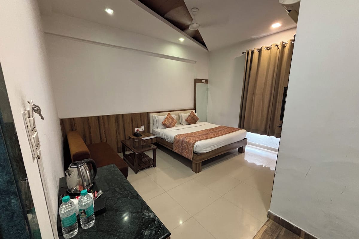 Deluxe Room | Desk, laptop workspace, WiFi (free)
