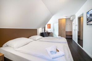 Habitación Deluxe doble | Escritorio, espacio para trabajar con un portátil, wifi gratis