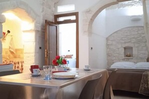 Dining - Tiziana House (Ostuni)