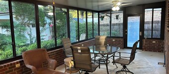 Spacious 4-bedroom house in amazing Pensacola with AC