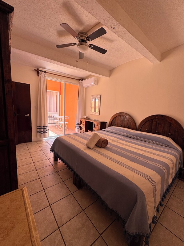 Standard Double or Twin Room, Patio, Garden View | In-room safe, iron/ironing board, free WiFi - La Casa del Arbol (Oaxaca)