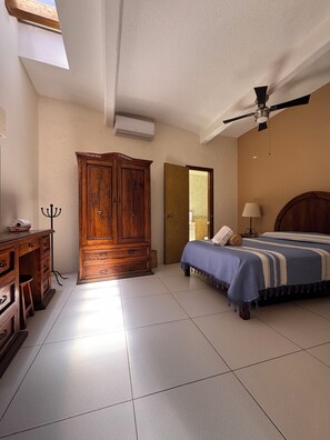 Superior Double Room, Patio, Garden View - La Casa del Arbol (Oaxaca)