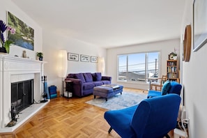 Living area - 2 bed/2 bath in the heart of Bernal Heights (San Francisco)