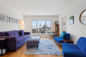 Living area - 2 bed/2 bath in the heart of Bernal Heights (San Francisco)