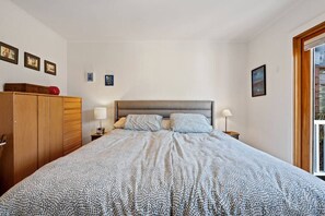 Iron/ironing board, free WiFi, bed sheets - 2 bed/2 bath in the heart of Bernal Heights (San Francisco)