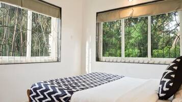 4 habitaciones, tabla de planchar con plancha, wifi y ropa de cama