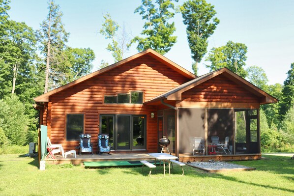 Exterior - Luxury Log Cabin - Walk to Sleeping Bear Sand Dunes (Empire)