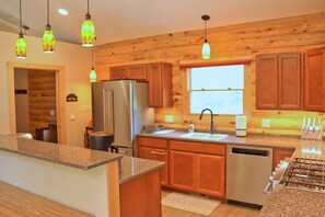 Fridge, microwave, oven, stovetop - Luxury Log Cabin - Walk to Sleeping Bear Sand Dunes (Empire)