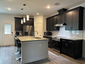 電子レンジ、オーブン、コンロ、食器洗い機