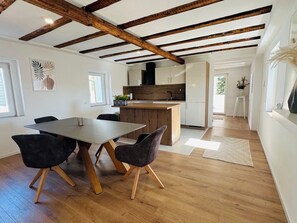 Dining - Cozy Family Home near Ramstein Air Base – Comfort & Convenience (Hochspeyer)