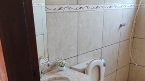 مناشف، صابون، ورق حمّام
