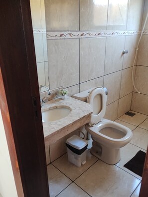 Toallas, jabón, papel higiénico