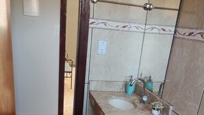 مناشف، صابون، ورق حمّام