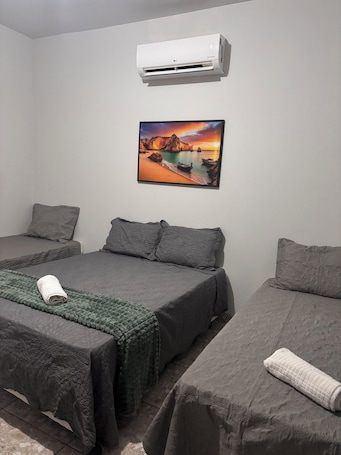 1 bedroom, WiFi, bed sheets. Family Suite | Air Conditioning | Approx. BR 040 in Sete Lagoas