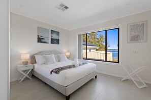 4 bedrooms, desk, iron/ironing board, WiFi