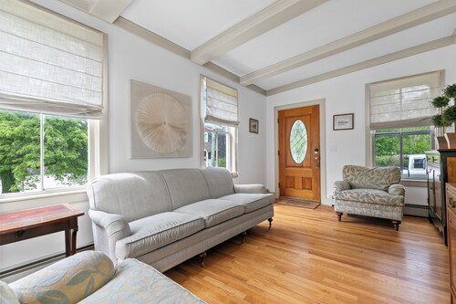 Charming Mystic Cottage- Downtown Location!