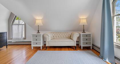 Charming Mystic Cottage- Downtown Location!