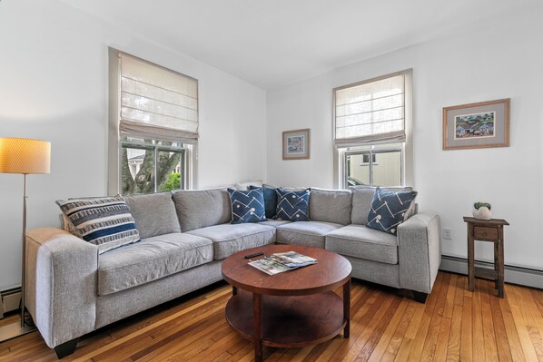 TV - Charming Mystic Cottage- Downtown Location! (Groton)