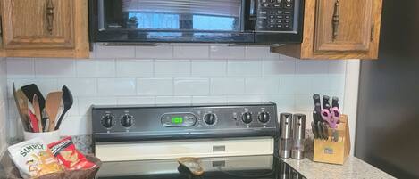 Four Ă micro-ondes, un four, surface de cuisson, lave-vaisselle