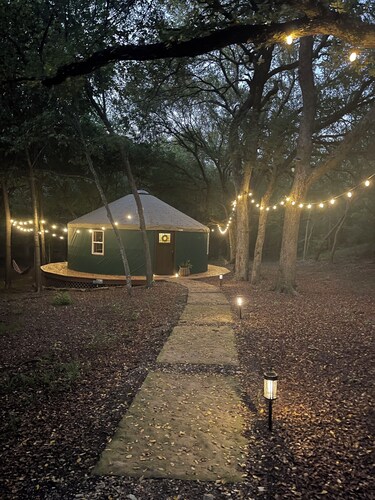 Glamping in Waxahachie, Come stay in our luxury Yurt in the Woods