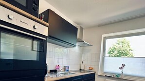 Kaffetrakter/tekoker, kjøleskap, mikrobølgeovn og ovn