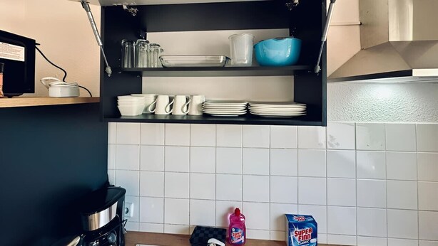 Kaffetrakter/tekoker, kjøleskap, mikrobølgeovn og ovn