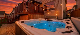 5BD Jungle Oasis - HotTub - BBQ - KingBed - Games - Garage