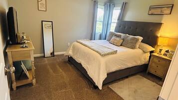 4 عدّة غرف نوم وواي فاي مجانًا وملاءات أسرّة