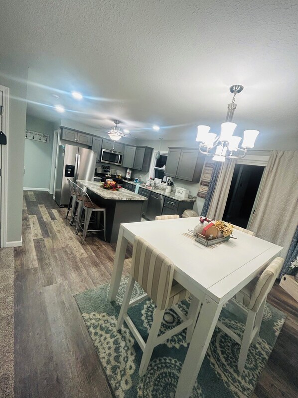 Dining - Country's Edge Retreat (Greentop)