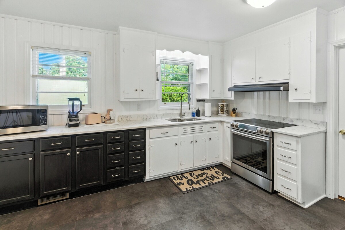 Photo 2 of 3-bedroom house downtown Travelers Rest short walk to dining, swamp rabbit trail