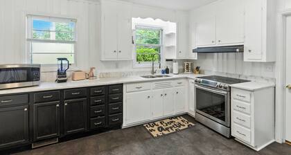 3-bedroom house downtown Travelers Rest short walk to dining, swamp rabbit trail