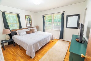 3 bedrooms, iron/ironing board, WiFi, bed sheets