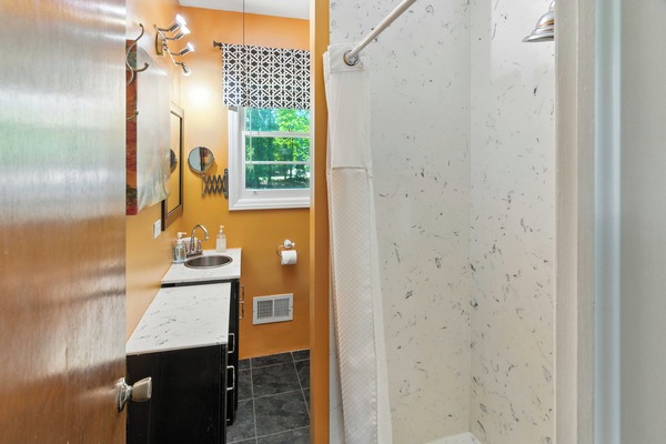 Dusche, Haartrockner, Handtücher, Seife