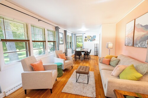 Explore the Trail, then Recover! 3BR Downtown TR Home includes a Free Massage