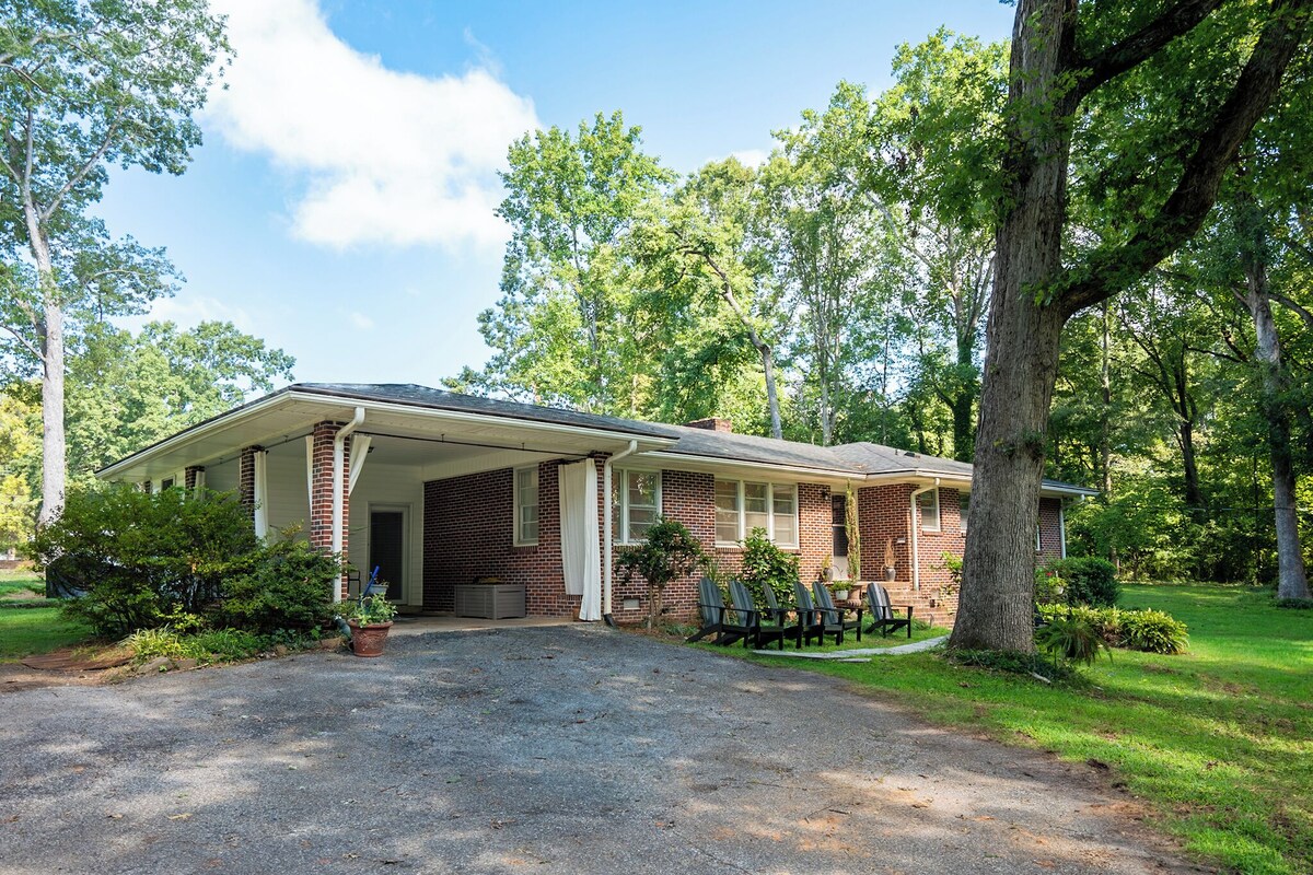 Photo 11 of 3-bedroom house downtown Travelers Rest short walk to dining, swamp rabbit trail