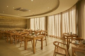 Free daily cooked-to-order breakfast - Alcantara Hotel Chacras de Coria (Chacras de Coria)