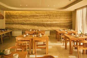 Free daily cooked-to-order breakfast