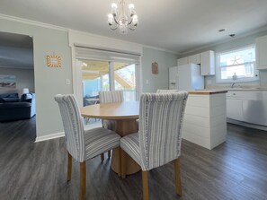 Unclassified image, 2 of 23, button