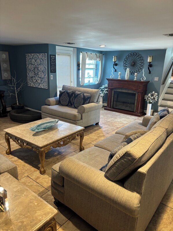 Smart TV, fireplace