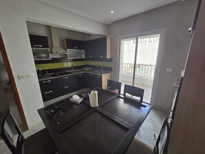 Mikrowelle, Ofen, Herdplatte, Geschirrspüler