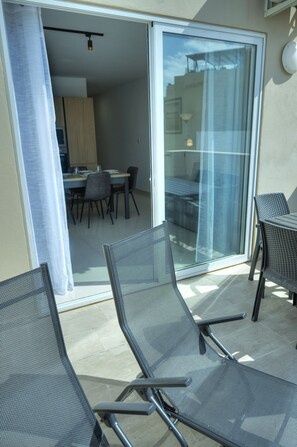 Outdoor dining - Charming, Modern apartment GLUB1-2 (Gzira)