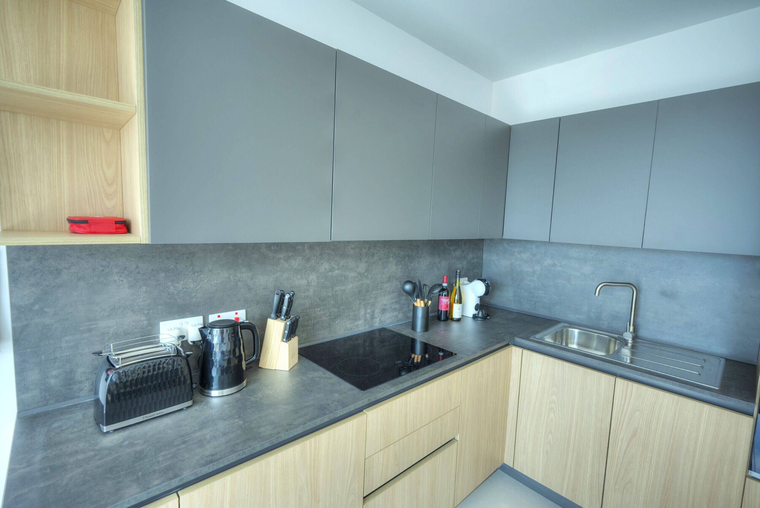 Kühlschrank, Mikrowelle, Ofen, Geschirrspüler