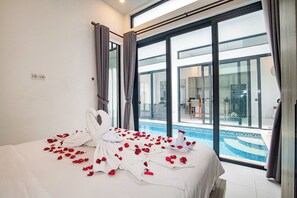 Deluxe Villa, Balcony, Pool View