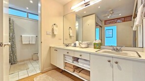 Hair dryer, towels, soap, shampoo - 11th Floor King Bed Beachfront Condo at Sans Souci (Honolulu)