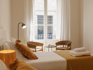 4 bedrooms, iron/ironing board, Internet